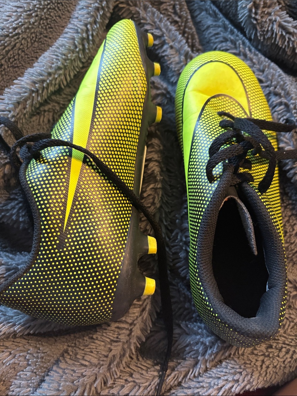 Nike soccer cleats boys youth 1.5